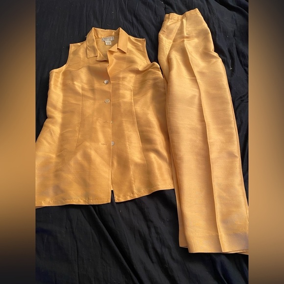 Jennifer Moore Petites Silk Coord Pantsuit Set in Golden Girl 100% Silk - Picture 2 of 9